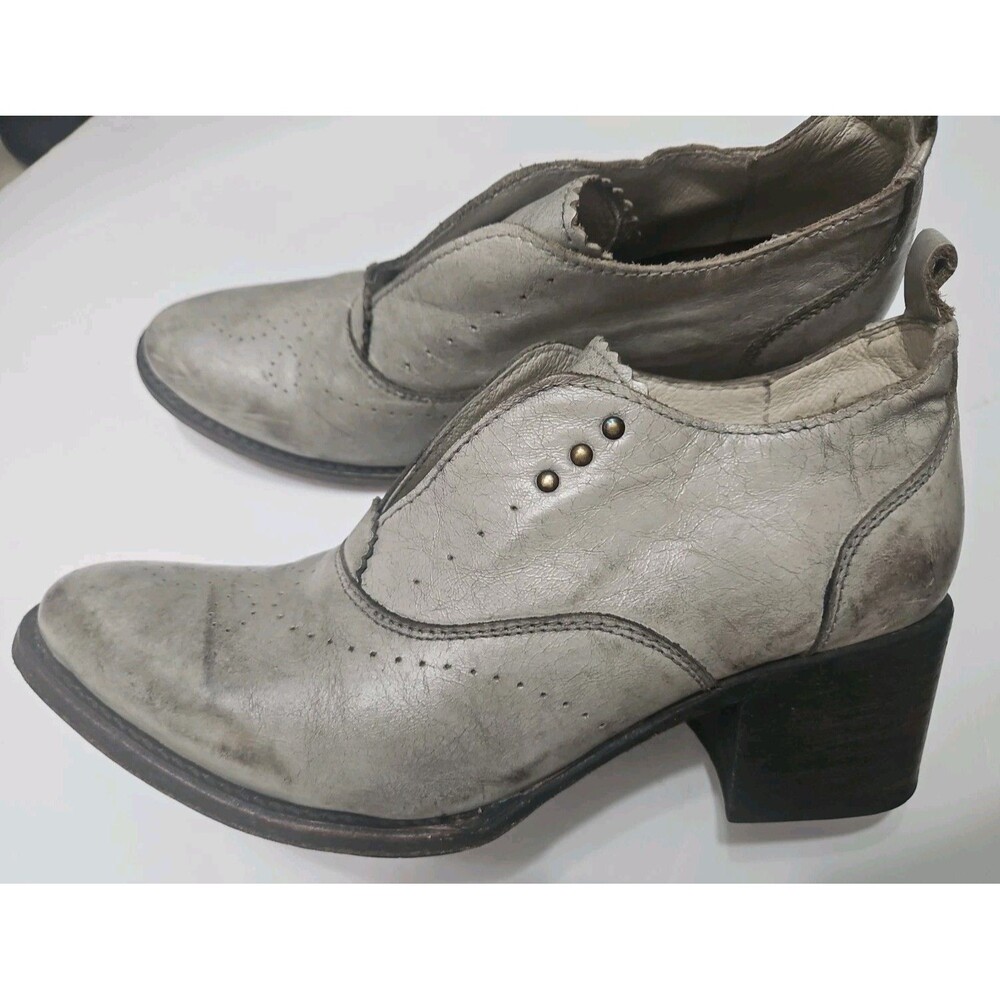 Freebird by Steven Sadie Ice Gray Ankle Distressed Bootie Slip-on Boot Size 8
